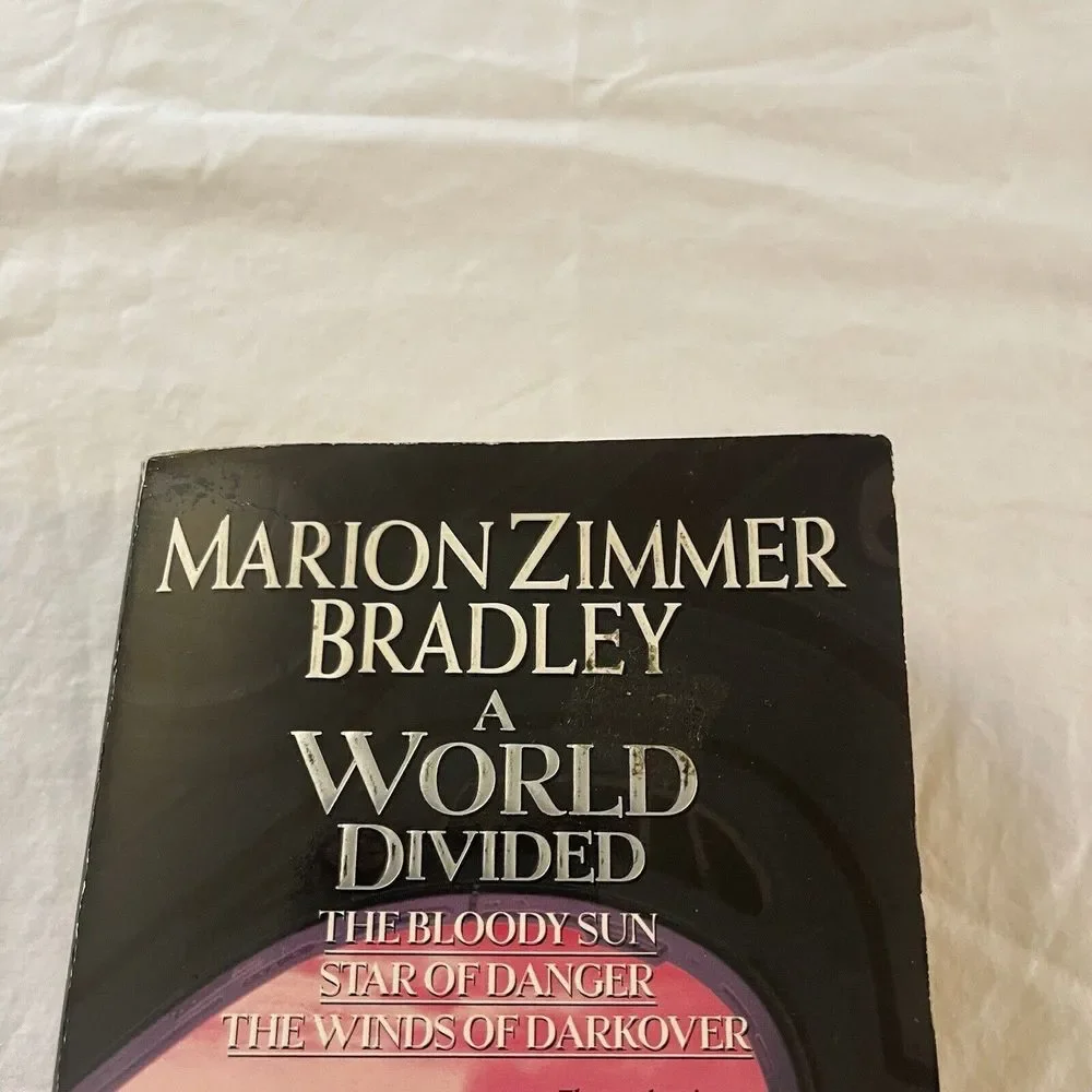 A World Divided: [Darkover Omnibus #5] Marion Zimmer‎ Bradley 1st Ed Paperback